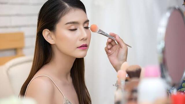 Rahasia Makeup Tahan Lama Ala Salon yang Membuat Penampilan Tetap Fresh Seharian
